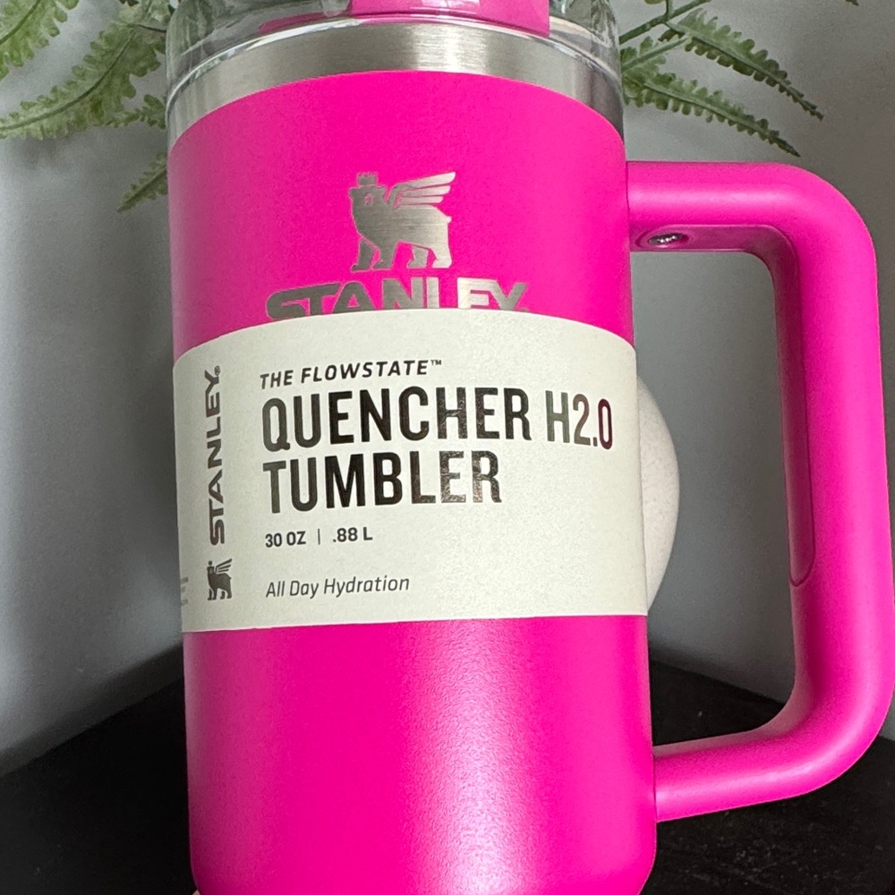 Stanley Vibrant Pink Quencher H2.0 Tumbler 30oz - Picture 2 of 7